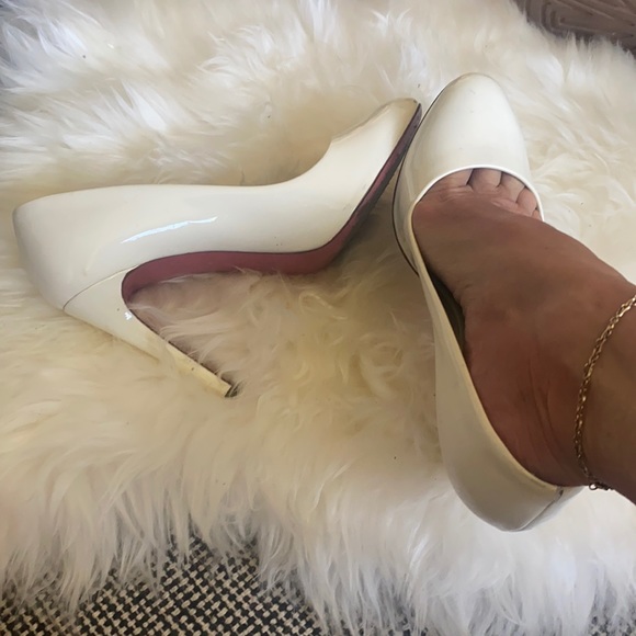 MIU MIU wht patent 5.5 round toe - Picture 1 of 10